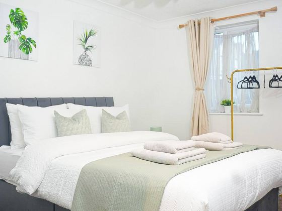 Sleeps 4, Great for Groups, Free Parking Kent