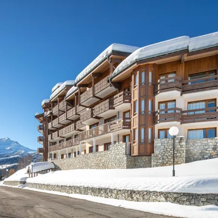 Scenic Mountain Stay for Four