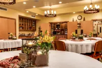 Bavarian Lodge - breakfast