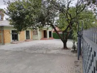 Laroza Guest House - Majatalot