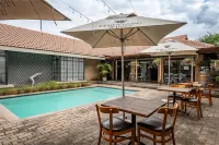 Alveston Manor Hotel - Pools