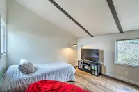 Lovely Coupeville Home w/ Puget Sound Views! - Wifi