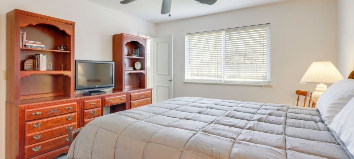Near Trails & Dtwn Springdale! Dog-friendly Home Hotels in Springdale