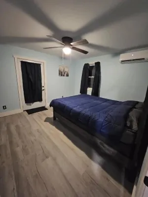 Howland House King bed Seconds from I-95 - homestay