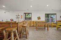 Lakeside: 4 Kings, Room4Groups, Hot Tub, Dock, Firewood - Gym