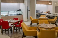 Hilton Garden Inn Tacoma Downtown - breakfast