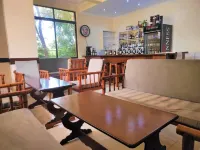 Peaks Hotel Nanyuki - Barer