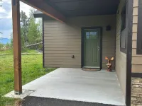 Cozy 3-bedroom cabin in tranquil Donnelly with WiFi, AC - Chalets