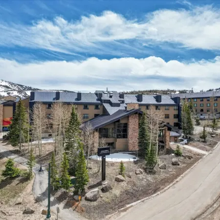 Cozy Private King Suite with Unbeatable Amenities and View in Cedar Breaks Lodge
