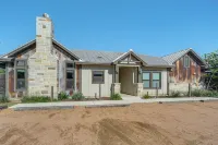 Uncorked Ranch Hill Country Home 1Mi to Winery! - spa