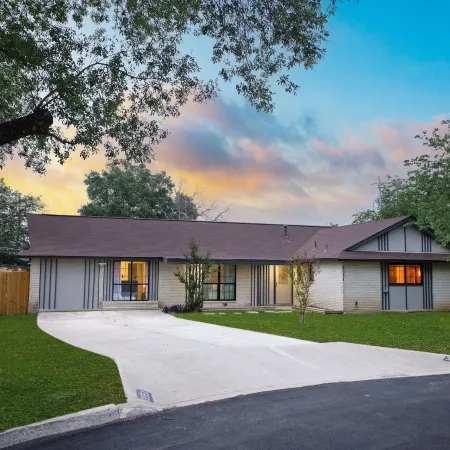 Sleeps 10 - Pool - Hot Tub - Fire Pit - Playground