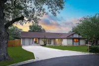 Sleeps 10 - Pool - Hot Tub - Fire Pit - Playground - Kitchen