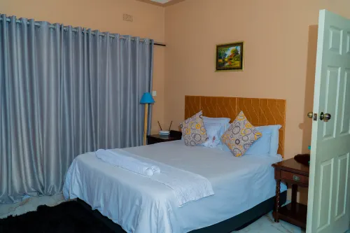Spacious 3-Bedroom House Rental Near Victoria Falls - 2 stjerner