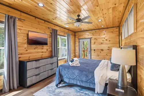 Smoky Ridge Retreat 4 Bedroom Cabin - 4-Star