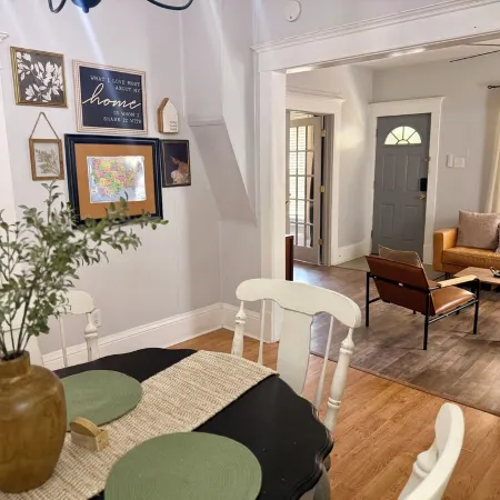 The Broadway Cottage - Great Bend Downtown(Pet Friendly)