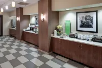 歡朋飯店聖路易斯-市中心-在大拱門旁 - 早餐