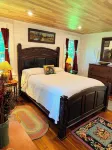 1885 Farmhouse Luxuriously Renovated: Antiques & Animals - 4-Star