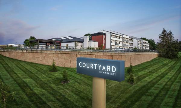 Courtyard Kansas City Overland Park/Metcalf, South of College Boulevard