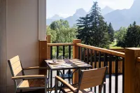 Golden Ridge - 2 Bedroom + Den - 4-Star