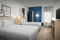 Spark by Hilton Tampa Brandon - parking