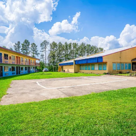 Economy Inn Livingston by OYO TX US 59