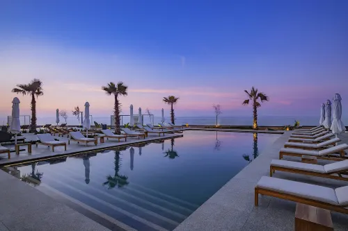 Conrad Rabat Arzana - 5-Star