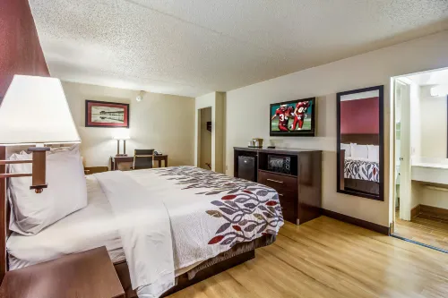 Red Roof Inn Houston East - I-10 - Motels
