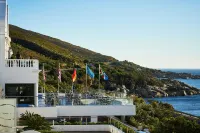Twelve Apostles Hotel & Spa - Infinity Pools