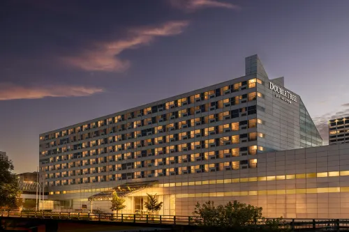 DoubleTree by Hilton Hotel South Bend - Parking