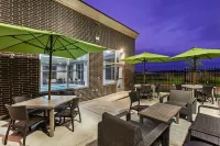 Hampton Inn by Hilton Gardner Conference Center - parking