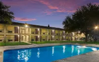 Red Roof Inn Temple - مسبح
