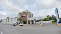 Holiday Inn Express PIEDRAS NEGRAS by IHG - parking