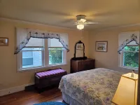 Adorable Beach Cottage, Pet Friendly, Mid & Long Term Until Memorial Day 2027 - 2-Star