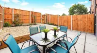Cove Road Houses by Redwood Stays - Parking