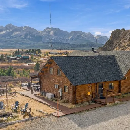 Stanley House - Hillside Cabin with Panoramic Views of the Sawtooth Mountains