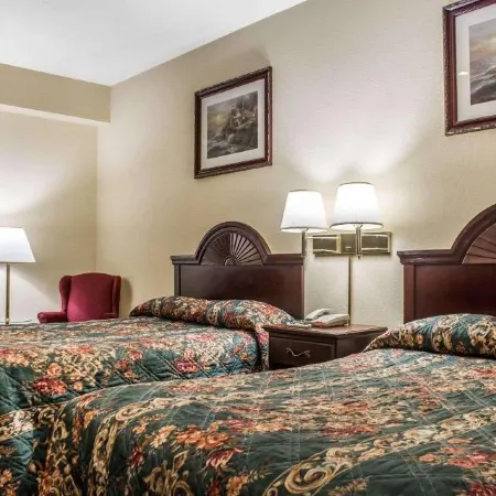 Econo Lodge Inn & Suites North Syracuse Airport