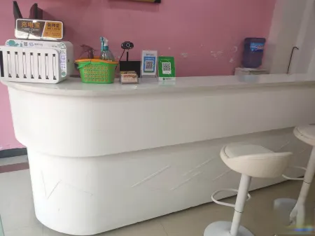 Lezhi Junyu Hotel Отели рядом с достопримечательностью «Tonglv Passenger Transport Terminal»