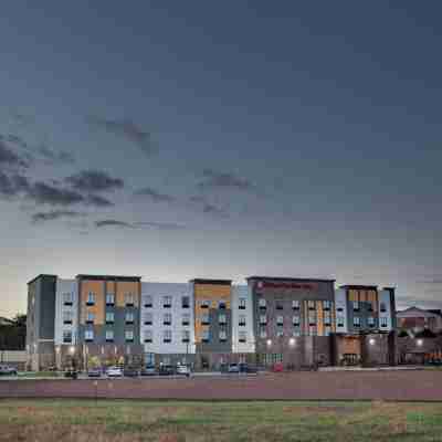 Hilton Garden Inn Topeka Hotel Exterior