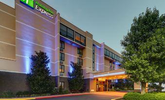 Holiday Inn Express Aberdeen-Chesapeake House