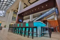 Hilton Miami Airport Blue Lagoon - bar
