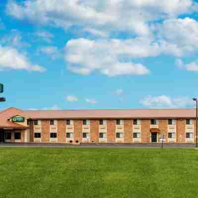 Quality Inn Hotel Exterior
