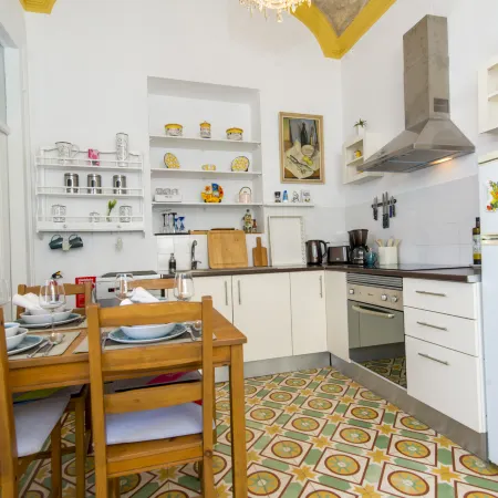 Historic Townhouse with Roof Terrace & Quiet Courtyard – 5Min to Ferry & Market