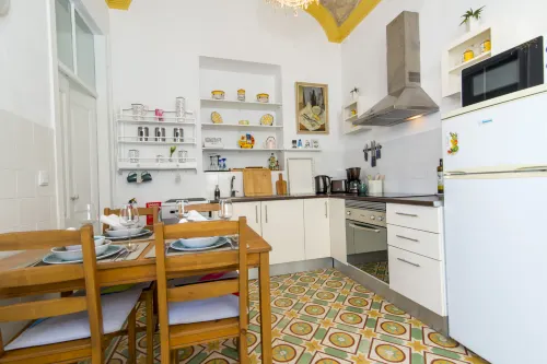 Historic Townhouse with Roof Terrace & Quiet Courtyard – 5Min to Ferry & Market - vasca da bagno