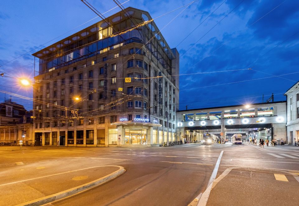4. Hotel Co..