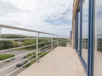 Goldsands II 402 Top Floor with Parking - バルコニー