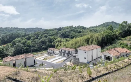 Damyang Casablanca Pension (Buildings D and E) Отели рядом с достопримечательностью «Meta Provence»