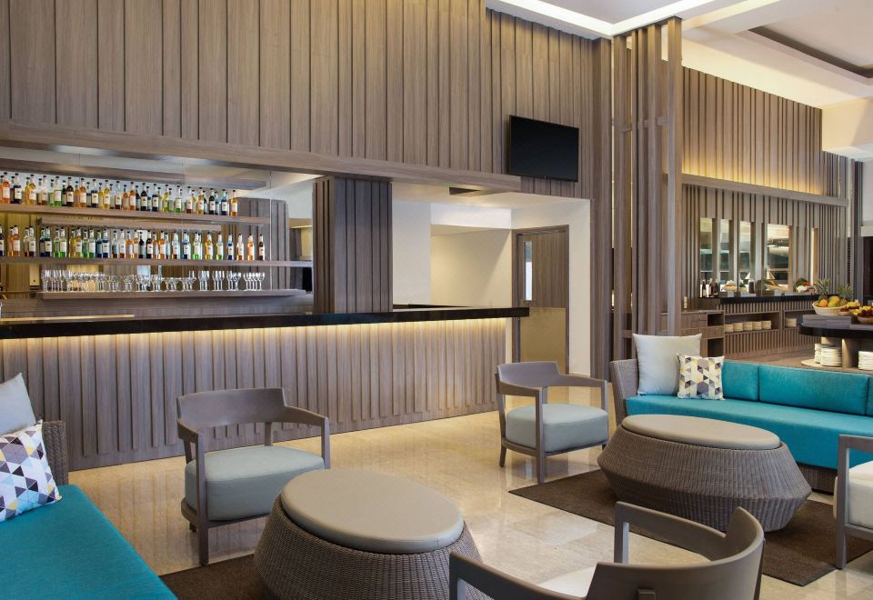 페어필드 바이 메리어트 수라바야의 야외 수영장