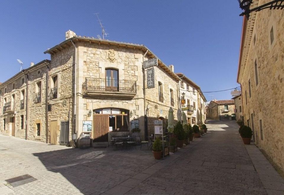 Hotel Mesón Casa de Guzmán - Housity