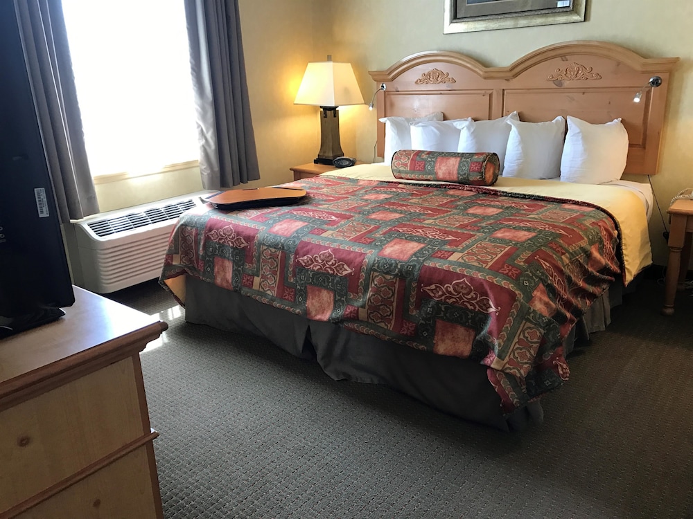 Best Western Plus Revere Inn & Suites