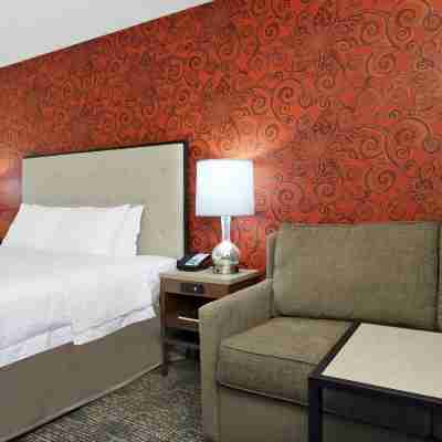 Hampton Inn & Suites Columbus-Downtown Rooms